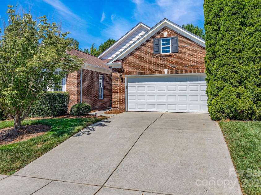 870 Platinum Drive, Fort Mill, SC 29708.  MLS# CAR4272667, YatesRealty ID 27159. 