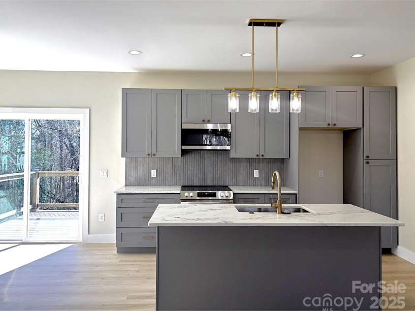 58 Hi Alta Avenue, Asheville, NC 28806.  MLS# CAR4238503, YatesRealty ID 2716. 