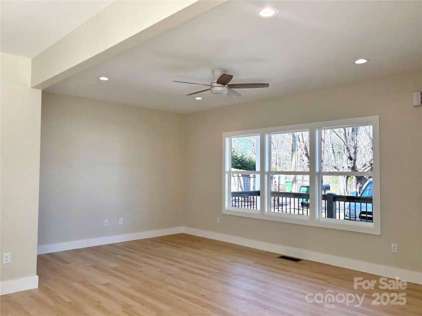 58 Hi Alta Avenue, Asheville, NC 28806.  MLS# CAR4238503, YatesRealty ID 2716. 