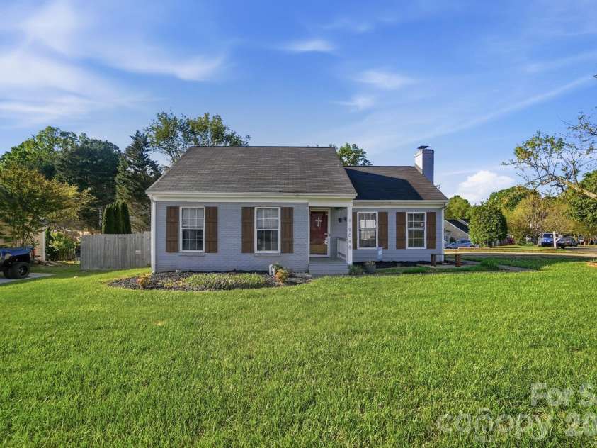 9046 Milton Morris Drive, Charlotte, NC 28227.  MLS# CAR4368531, YatesRealty ID 27160. 