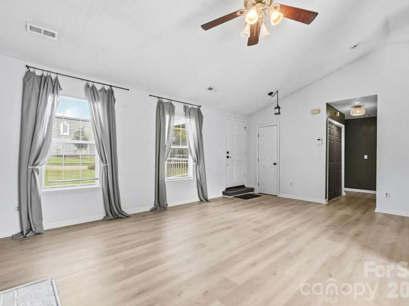 9046 Milton Morris Drive, Charlotte, NC 28227.  MLS# CAR4368531, YatesRealty ID 27160. 