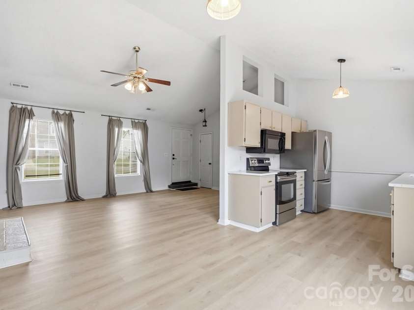 9046 Milton Morris Drive, Charlotte, NC 28227.  MLS# CAR4368531, YatesRealty ID 27160. 
