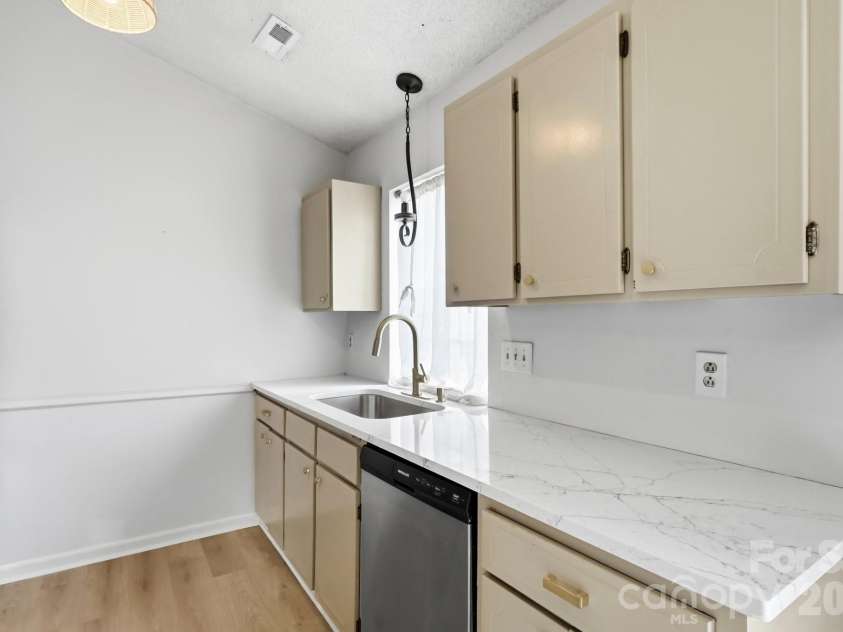9046 Milton Morris Drive, Charlotte, NC 28227.  MLS# CAR4368531, YatesRealty ID 27160. 