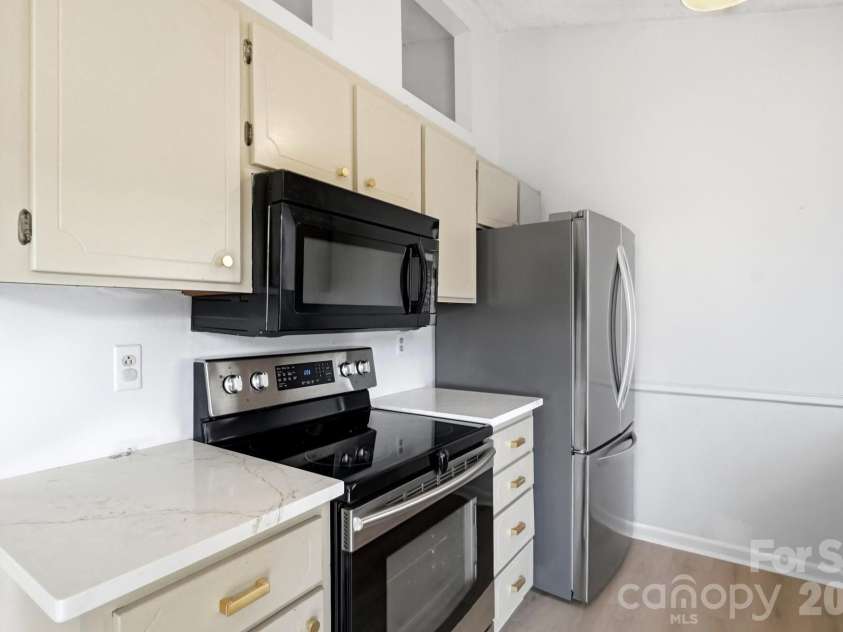 9046 Milton Morris Drive, Charlotte, NC 28227.  MLS# CAR4368531, YatesRealty ID 27160. 
