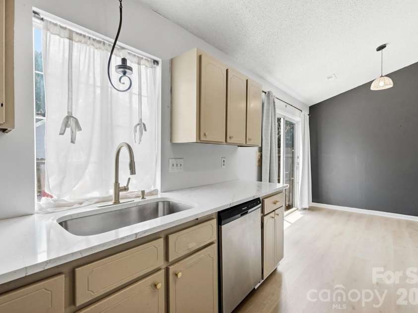 9046 Milton Morris Drive, Charlotte, NC 28227.  MLS# CAR4368531, YatesRealty ID 27160. 