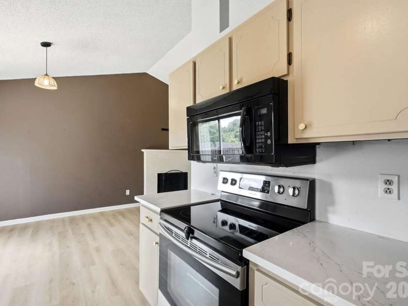 9046 Milton Morris Drive, Charlotte, NC 28227.  MLS# CAR4368531, YatesRealty ID 27160. 
