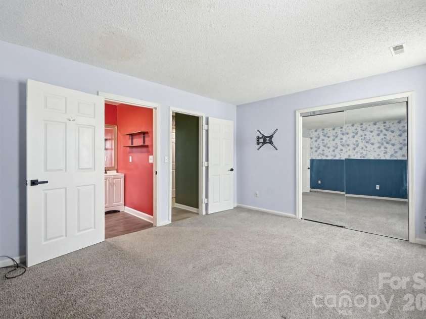 9046 Milton Morris Drive, Charlotte, NC 28227.  MLS# CAR4368531, YatesRealty ID 27160. 