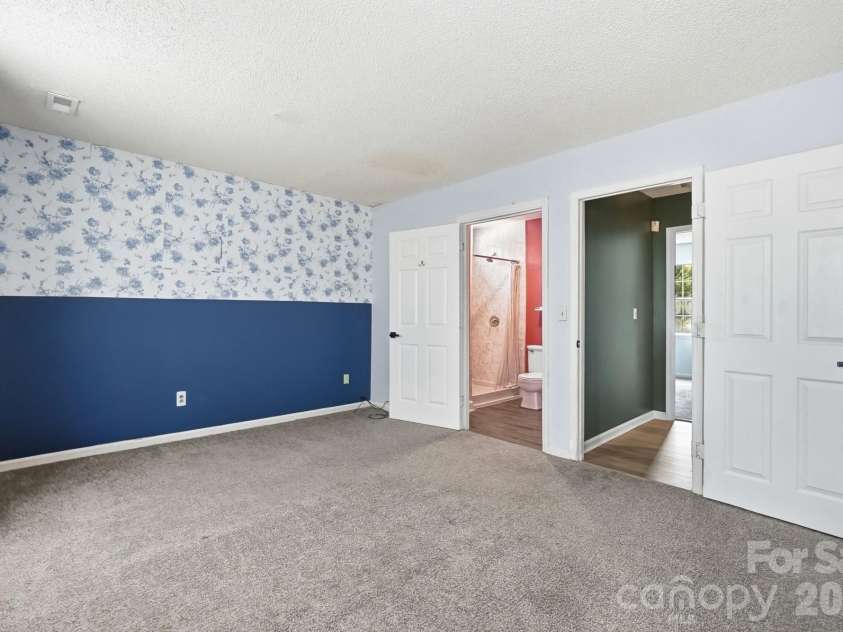9046 Milton Morris Drive, Charlotte, NC 28227.  MLS# CAR4368531, YatesRealty ID 27160. 