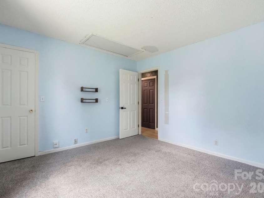 9046 Milton Morris Drive, Charlotte, NC 28227.  MLS# CAR4368531, YatesRealty ID 27160. 