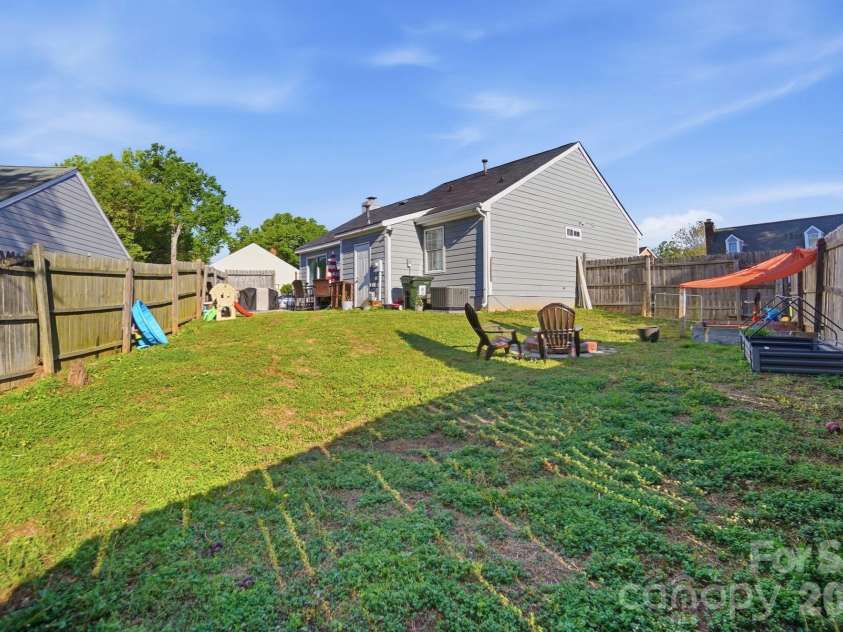 9046 Milton Morris Drive, Charlotte, NC 28227.  MLS# CAR4368531, YatesRealty ID 27160. 