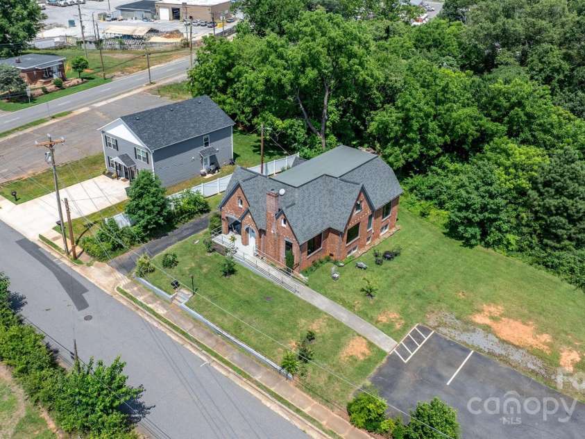 115 12th Street, Hickory, NC 28602.  MLS# CAR4244616, YatesRealty ID 27161. 