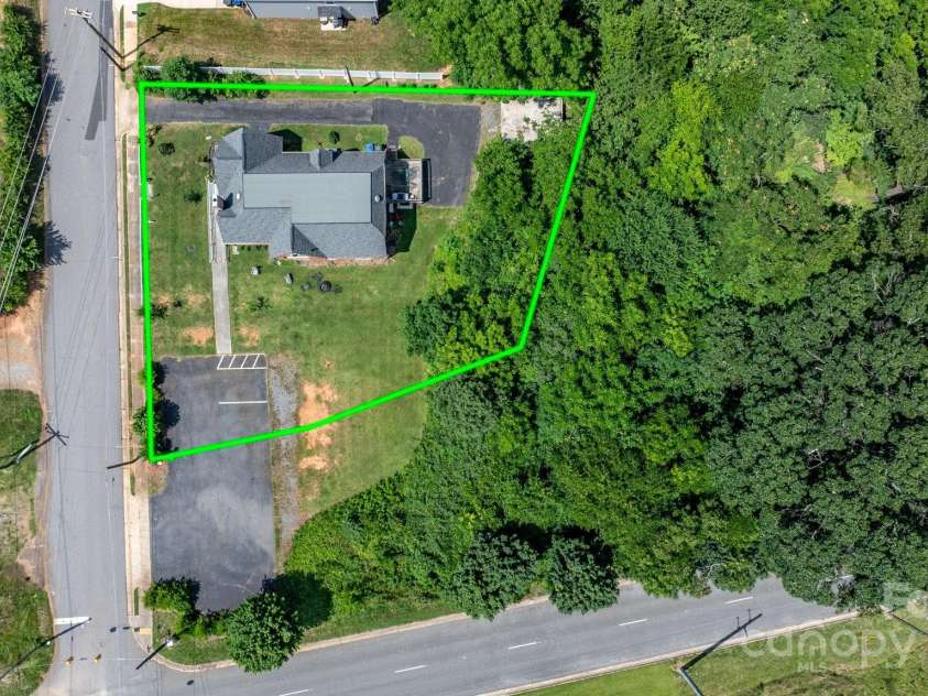 115 12th Street, Hickory, NC 28602.  MLS# CAR4244616, YatesRealty ID 27161. 