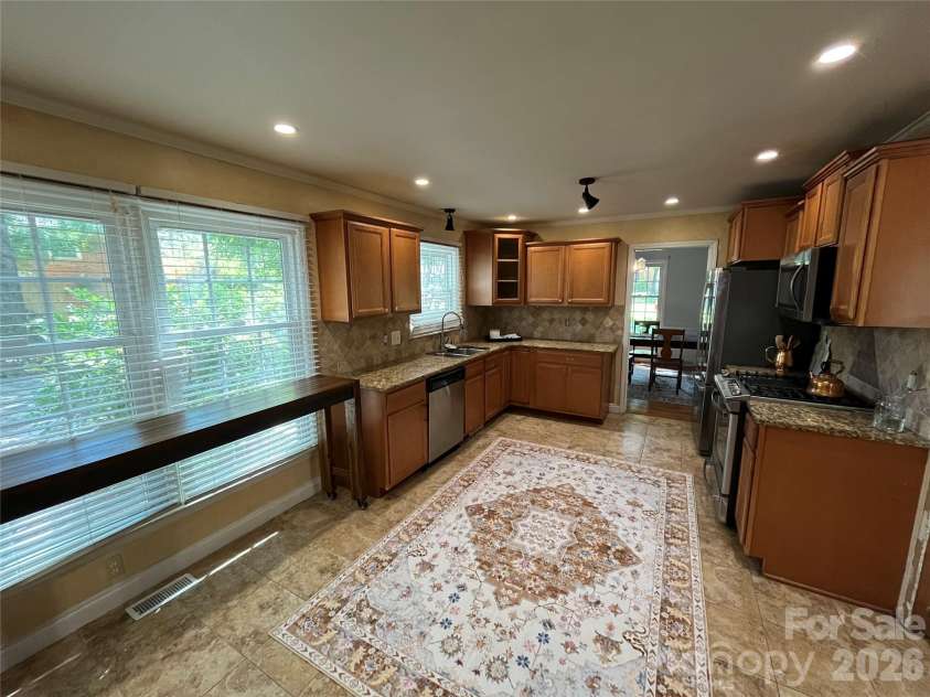 14132 Honeysuckle Ridge Drive, Matthews, NC 28105.  MLS# CAR4380946, YatesRealty ID 27161. 