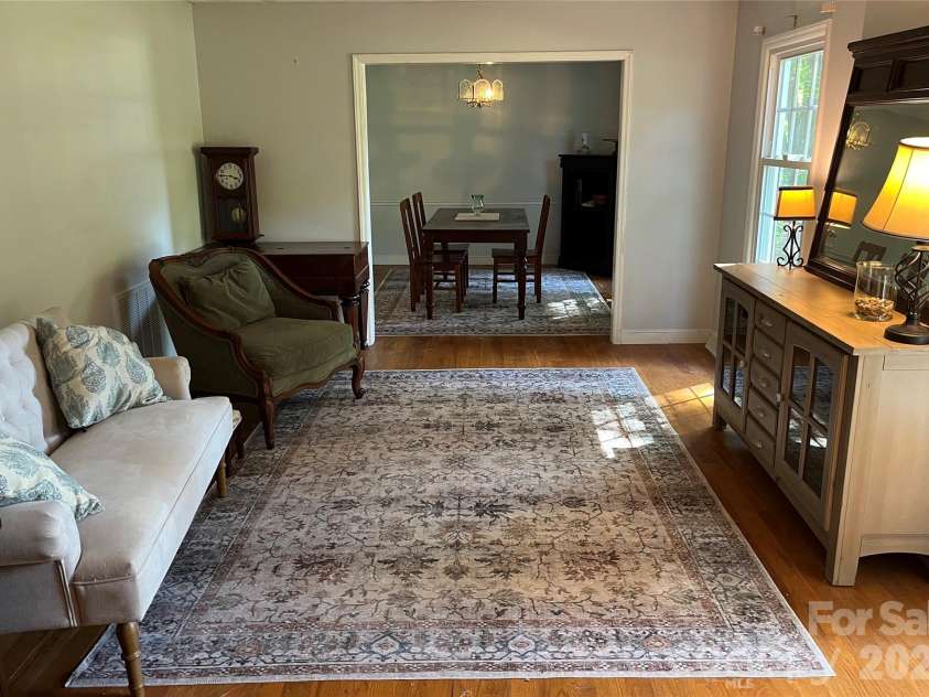 14132 Honeysuckle Ridge Drive, Matthews, NC 28105.  MLS# CAR4380946, YatesRealty ID 27161. 