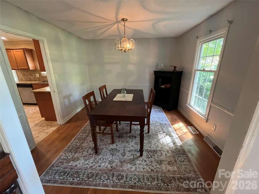 14132 Honeysuckle Ridge Drive, Matthews, NC 28105.  MLS# CAR4380946, YatesRealty ID 27161. 