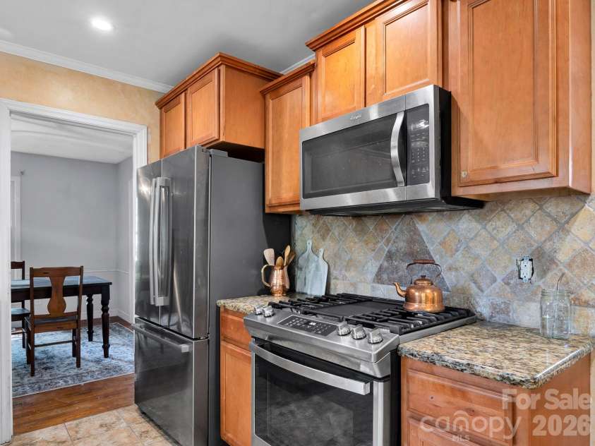 14132 Honeysuckle Ridge Drive, Matthews, NC 28105.  MLS# CAR4380946, YatesRealty ID 27161. 