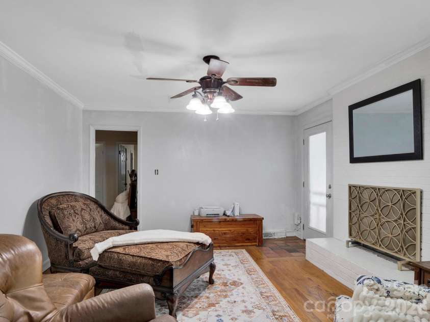 14132 Honeysuckle Ridge Drive, Matthews, NC 28105.  MLS# CAR4380946, YatesRealty ID 27161. 
