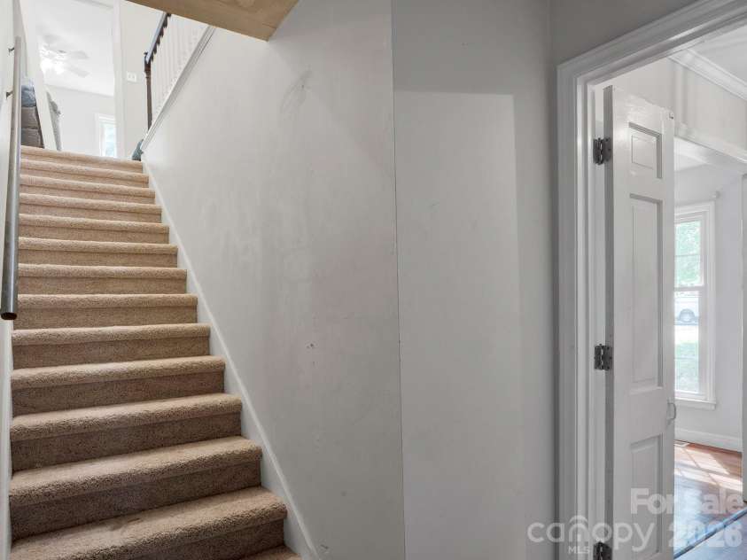 14132 Honeysuckle Ridge Drive, Matthews, NC 28105.  MLS# CAR4380946, YatesRealty ID 27161. 