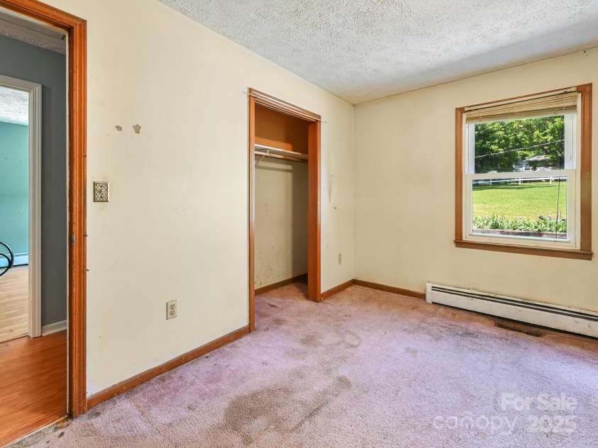 522 Bailey Mountain Road, Mars Hill, NC 28754.  MLS# CAR4260216, YatesRealty ID 27162. 