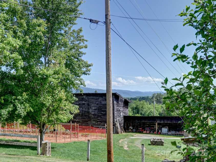 522 Bailey Mountain Road, Mars Hill, NC 28754.  MLS# CAR4260216, YatesRealty ID 27162. 