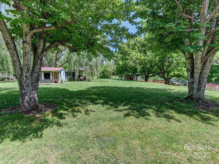 522 Bailey Mountain Road, Mars Hill, NC 28754.  MLS# CAR4260216, YatesRealty ID 27162. 