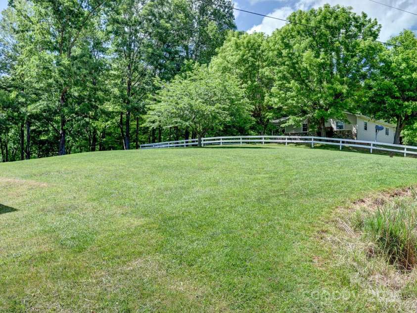 522 Bailey Mountain Road, Mars Hill, NC 28754.  MLS# CAR4260216, YatesRealty ID 27162. 