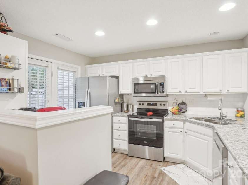 8108 Christmas Court, Charlotte, NC 28216.  MLS# CAR4263666, YatesRealty ID 27163. 