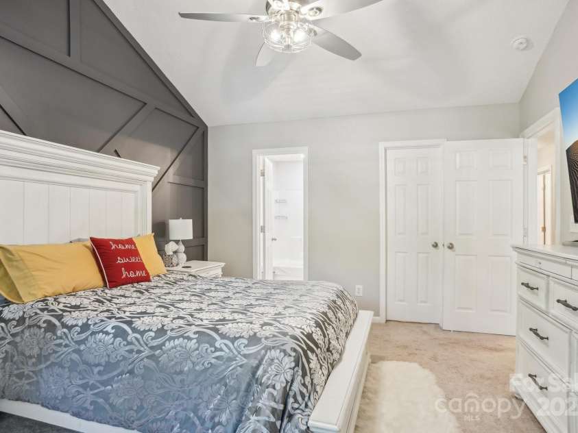 8108 Christmas Court, Charlotte, NC 28216.  MLS# CAR4263666, YatesRealty ID 27163. 