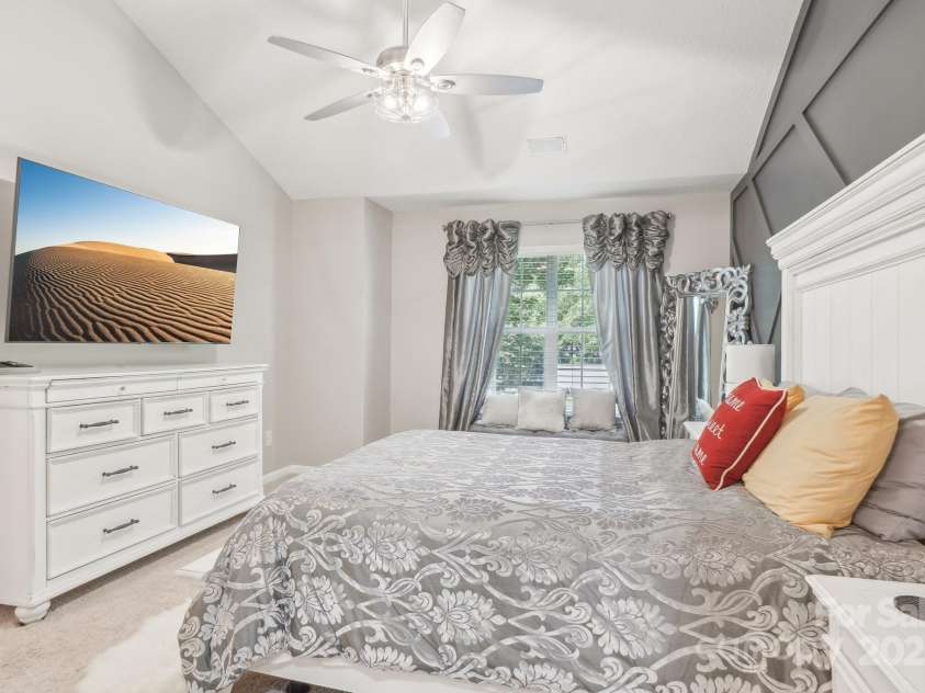 8108 Christmas Court, Charlotte, NC 28216.  MLS# CAR4263666, YatesRealty ID 27163. 