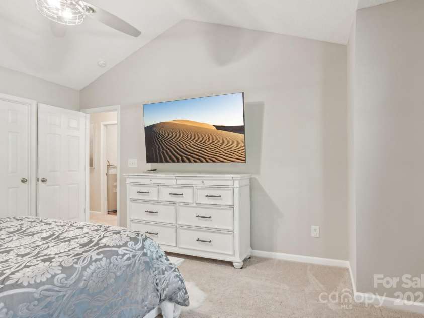 8108 Christmas Court, Charlotte, NC 28216.  MLS# CAR4263666, YatesRealty ID 27163. 