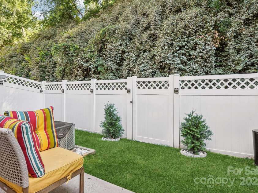 8108 Christmas Court, Charlotte, NC 28216.  MLS# CAR4263666, YatesRealty ID 27163. 