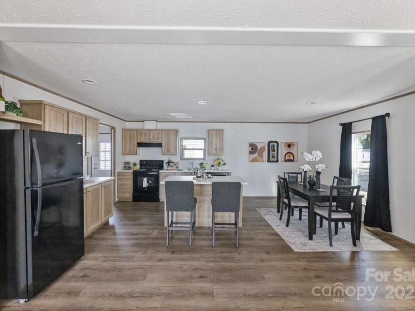 104 Advent Drive, Grover, NC 28073.  MLS# CAR4255581, YatesRealty ID 27164. Kitchen & Dining
