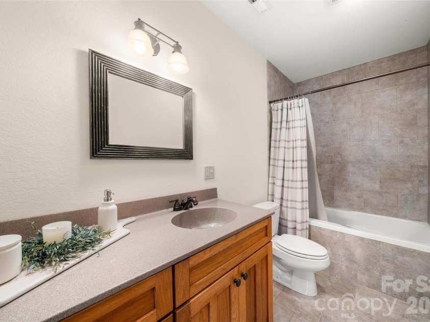 170 Cradling Cove, Waynesville, NC 28785.  MLS# CAR4387872, YatesRealty ID 27165. 3rd Full Bath