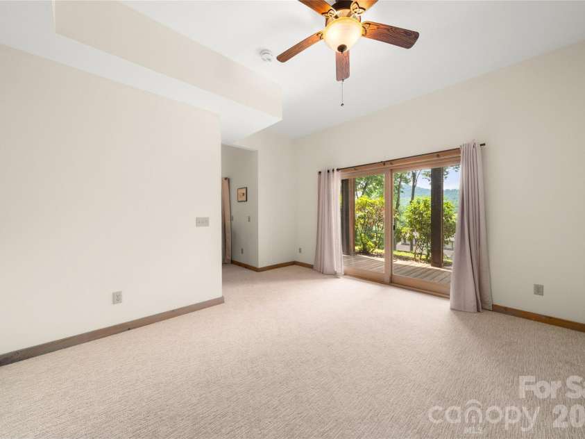 170 Cradling Cove, Waynesville, NC 28785.  MLS# CAR4387872, YatesRealty ID 27165. FLEX SPACE - studio, exercise, additional gathering space