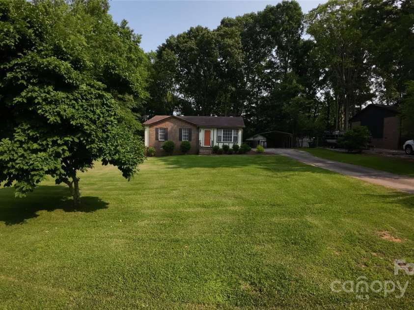 214 Cottage Place, York, SC 29745.  MLS# CAR4267142, YatesRealty ID 27165. 