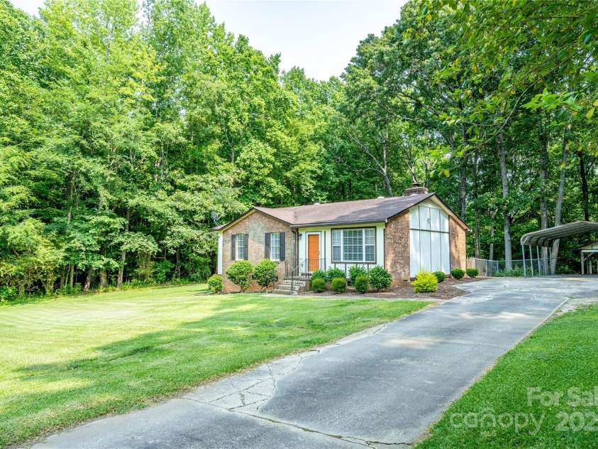 214 Cottage Place, York, SC 29745.  MLS# CAR4267142, YatesRealty ID 27165. 