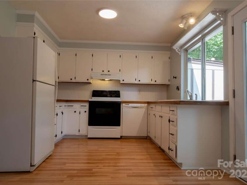 214 Cottage Place, York, SC 29745.  MLS# CAR4267142, YatesRealty ID 27165. 