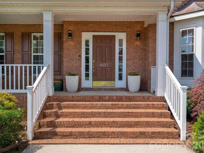 8127 Grahamson Lane, Charlotte, NC 28269.  MLS# CAR4346437, YatesRealty ID 27166. 