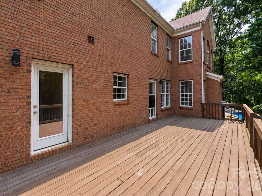 8127 Grahamson Lane, Charlotte, NC 28269.  MLS# CAR4346437, YatesRealty ID 27166. 