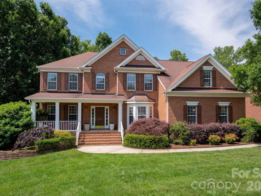 8127 Grahamson Lane, Charlotte, NC 28269.  MLS# CAR4346437, YatesRealty ID 27166. Welcome Home!