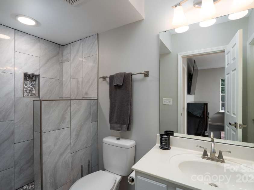 304 Augustus Lane, Mount Holly, NC 28120.  MLS# CAR4254365, YatesRealty ID 27168. Full bathroom lower level
