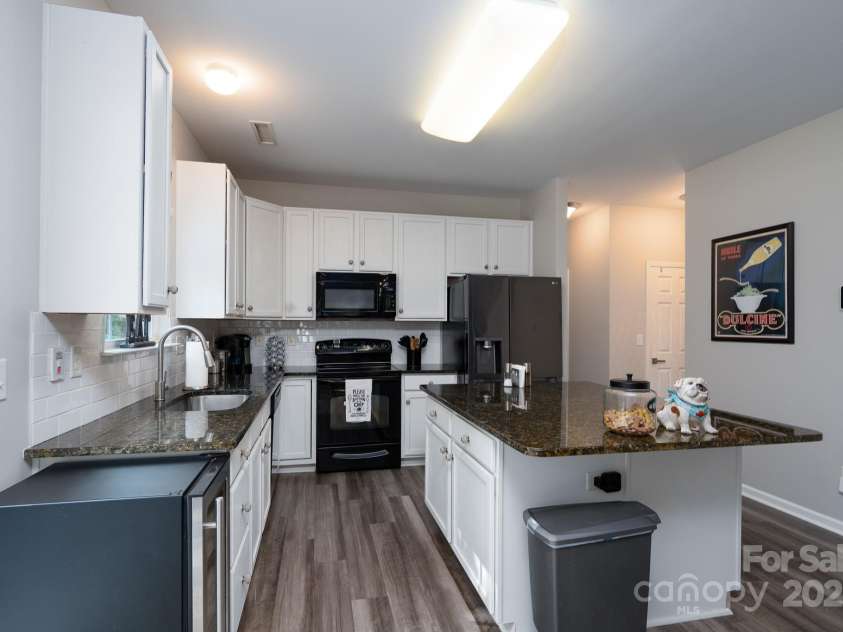 304 Augustus Lane, Mount Holly, NC 28120.  MLS# CAR4254365, YatesRealty ID 27168. Kitchen