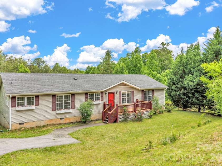 31 Trent Drive, Leicester, NC 28748.  MLS# CAR4380919, YatesRealty ID 27168. 