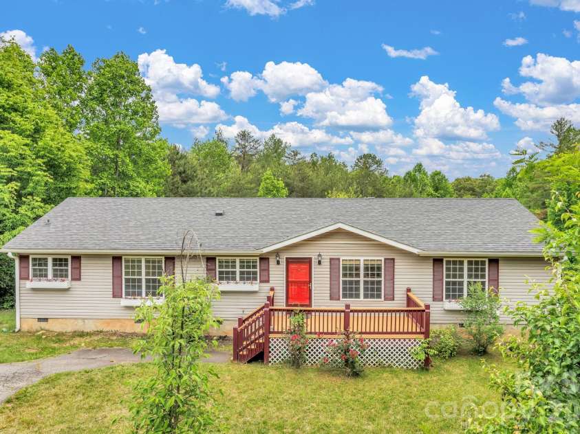31 Trent Drive, Leicester, NC 28748.  MLS# CAR4380919, YatesRealty ID 27168. 