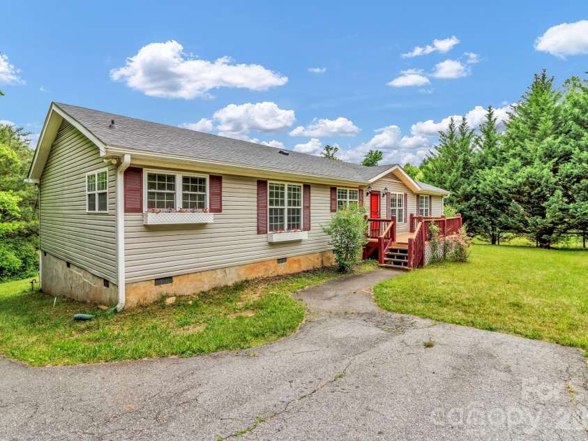 31 Trent Drive, Leicester, NC 28748.  MLS# CAR4380919, YatesRealty ID 27168. 