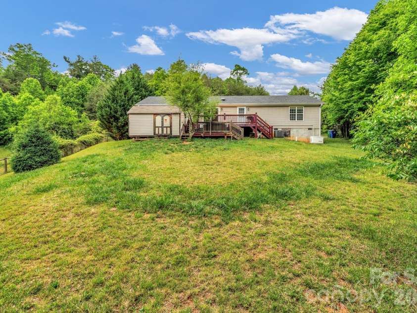31 Trent Drive, Leicester, NC 28748.  MLS# CAR4380919, YatesRealty ID 27168. 
