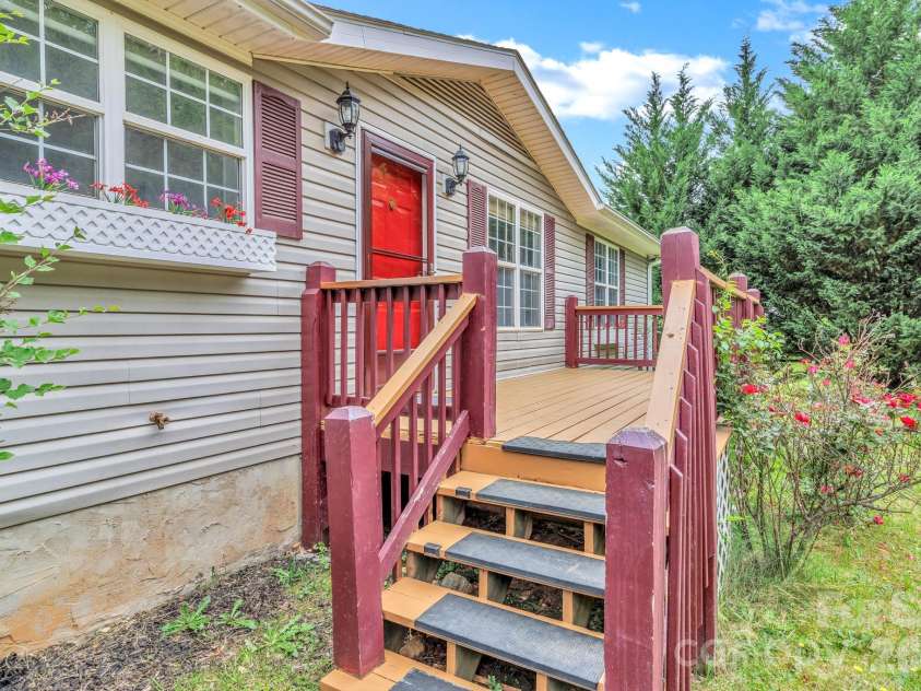 31 Trent Drive, Leicester, NC 28748.  MLS# CAR4380919, YatesRealty ID 27168. 