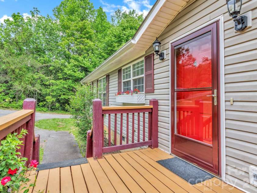 31 Trent Drive, Leicester, NC 28748.  MLS# CAR4380919, YatesRealty ID 27168. 