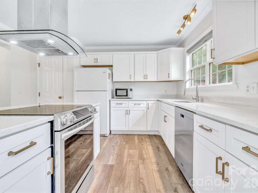 31 Trent Drive, Leicester, NC 28748.  MLS# CAR4380919, YatesRealty ID 27168. 
