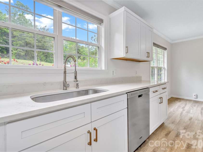 31 Trent Drive, Leicester, NC 28748.  MLS# CAR4380919, YatesRealty ID 27168. 